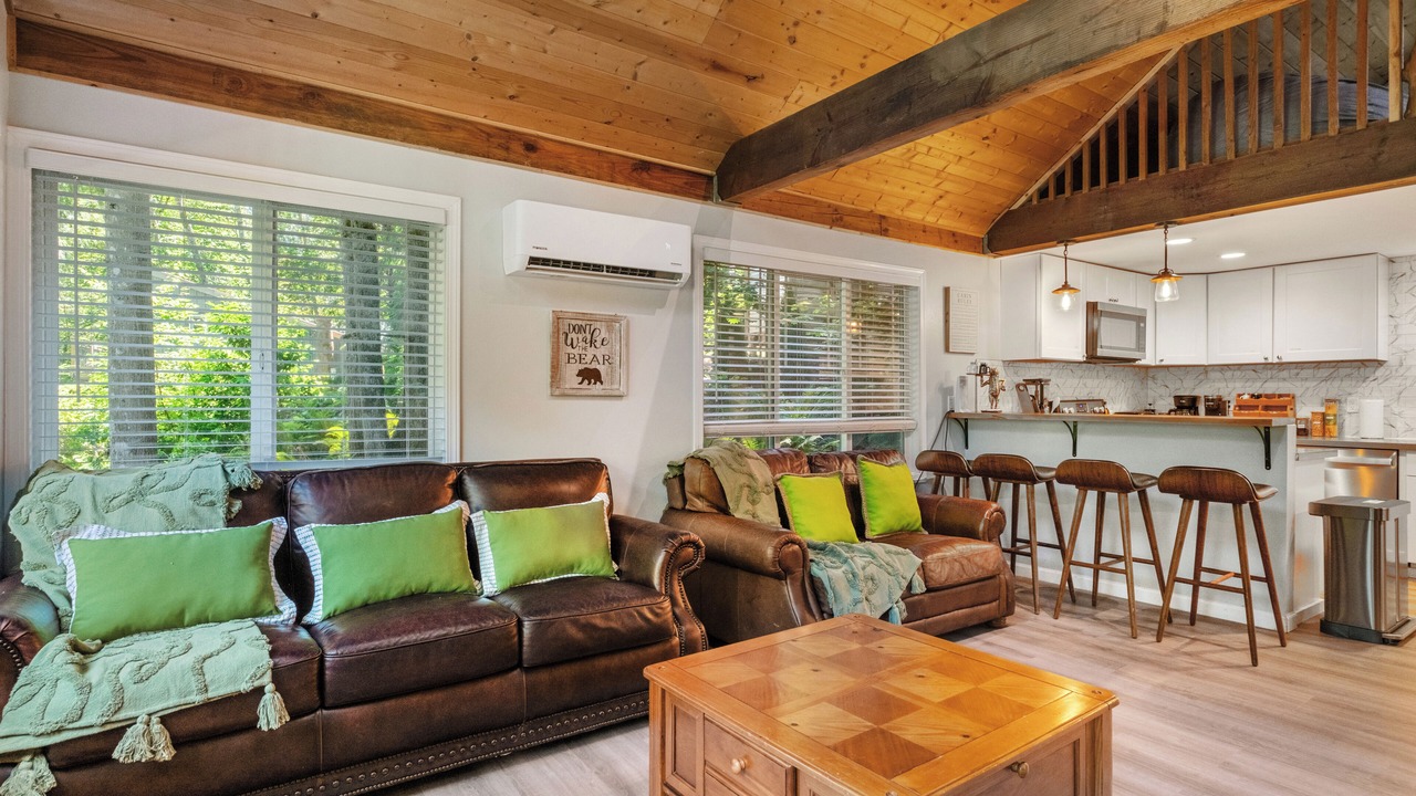 Photo of Livingroom in Gold Bar