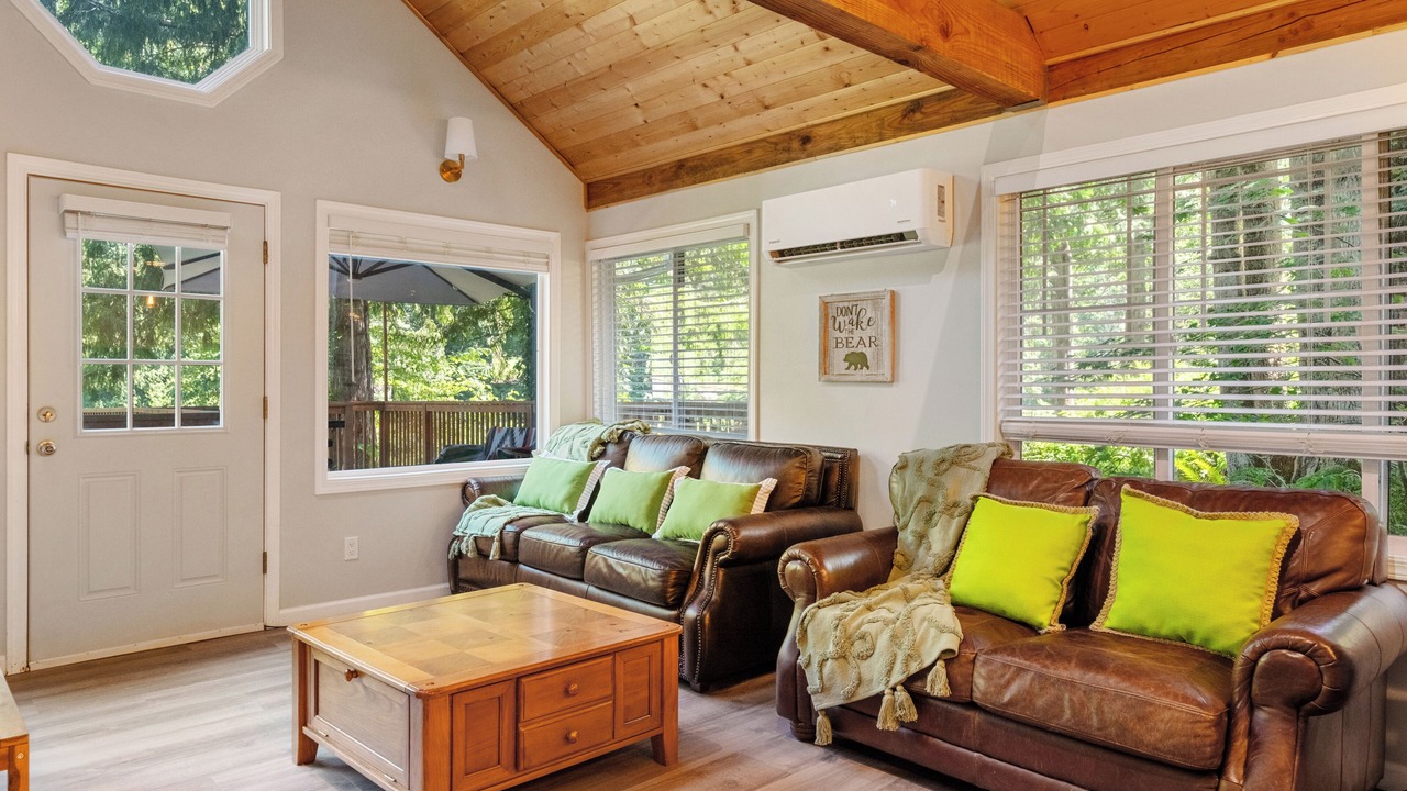 Photo of Livingroom in Gold Bar