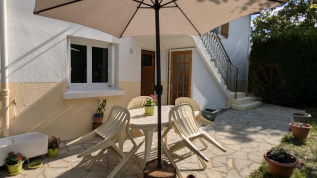 Photo of Outdoor in Charge