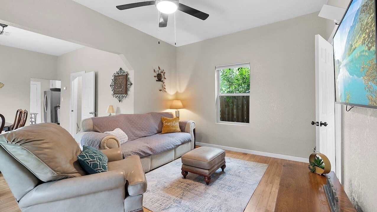 Photo of Livingroom in Near East Side