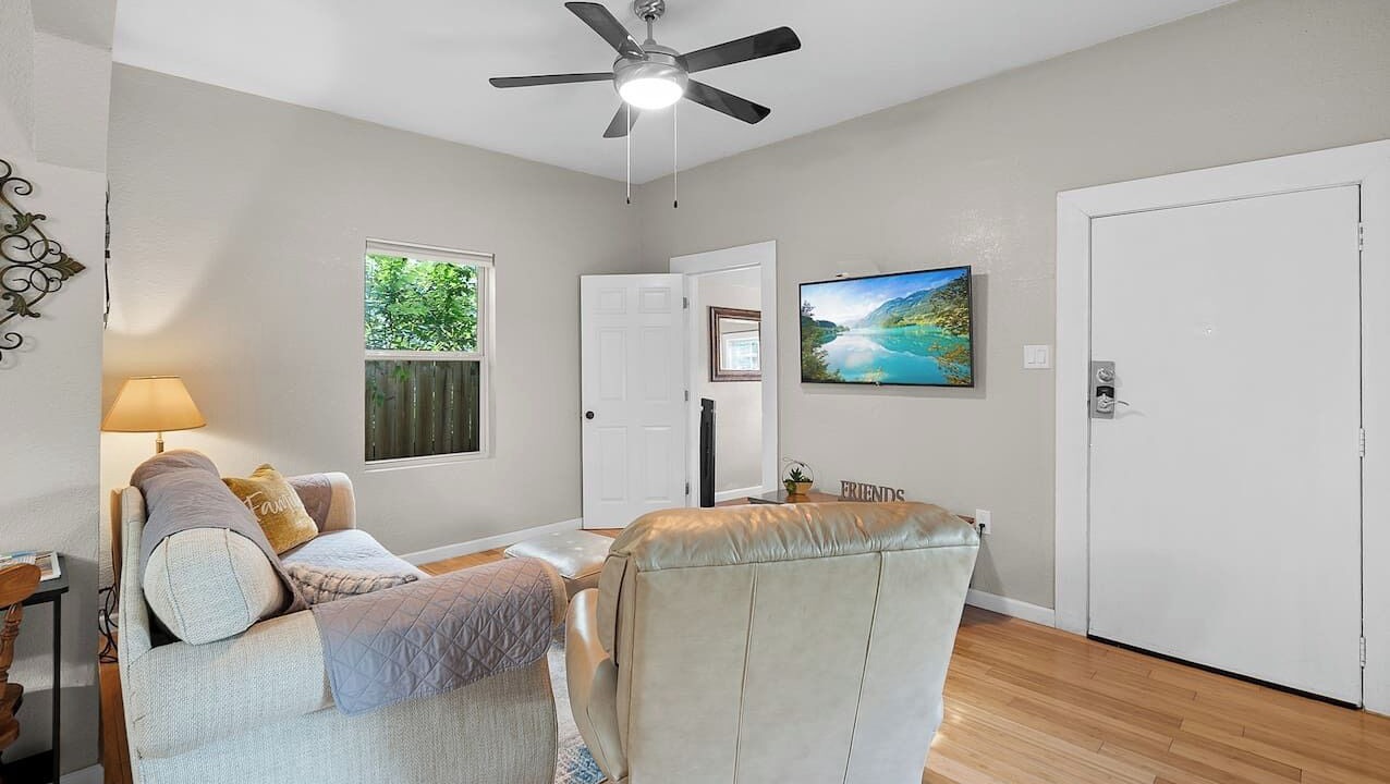 Photo of Livingroom in Near East Side
