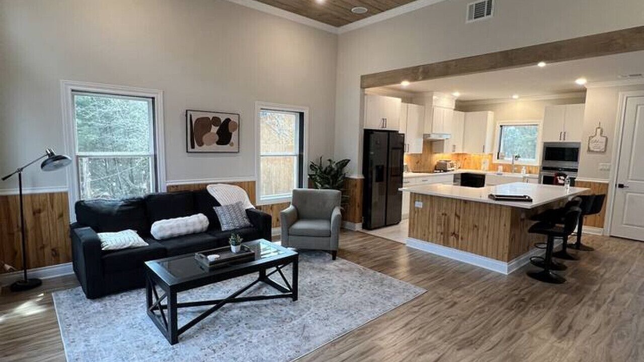 Photo of Livingroom in Cedar Creek