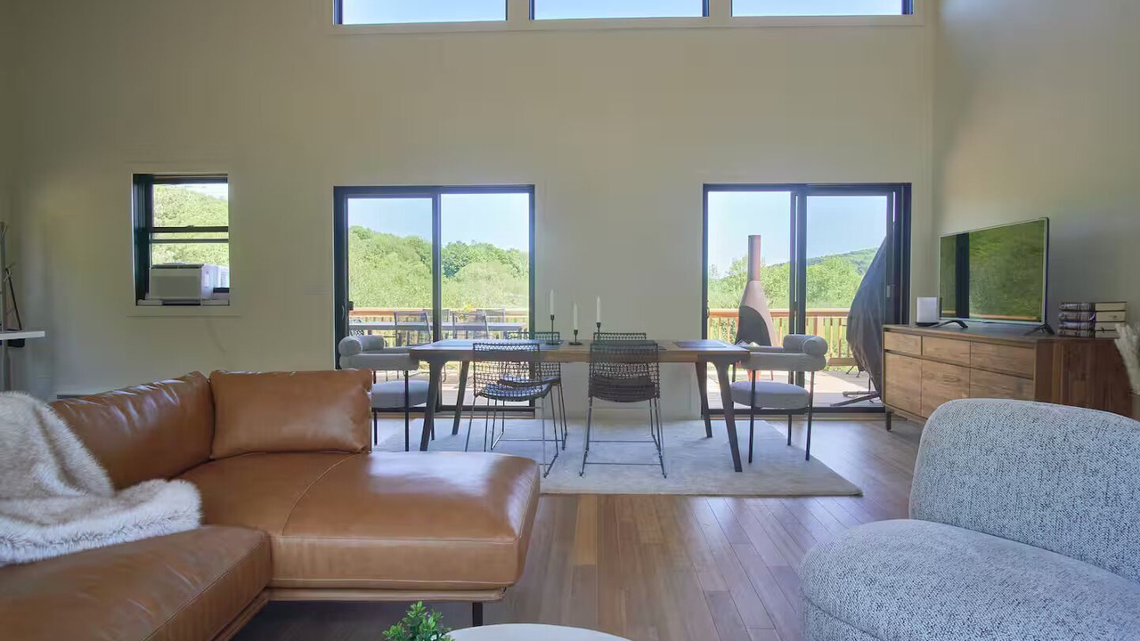 Photo of Livingroom in Jeffersonville