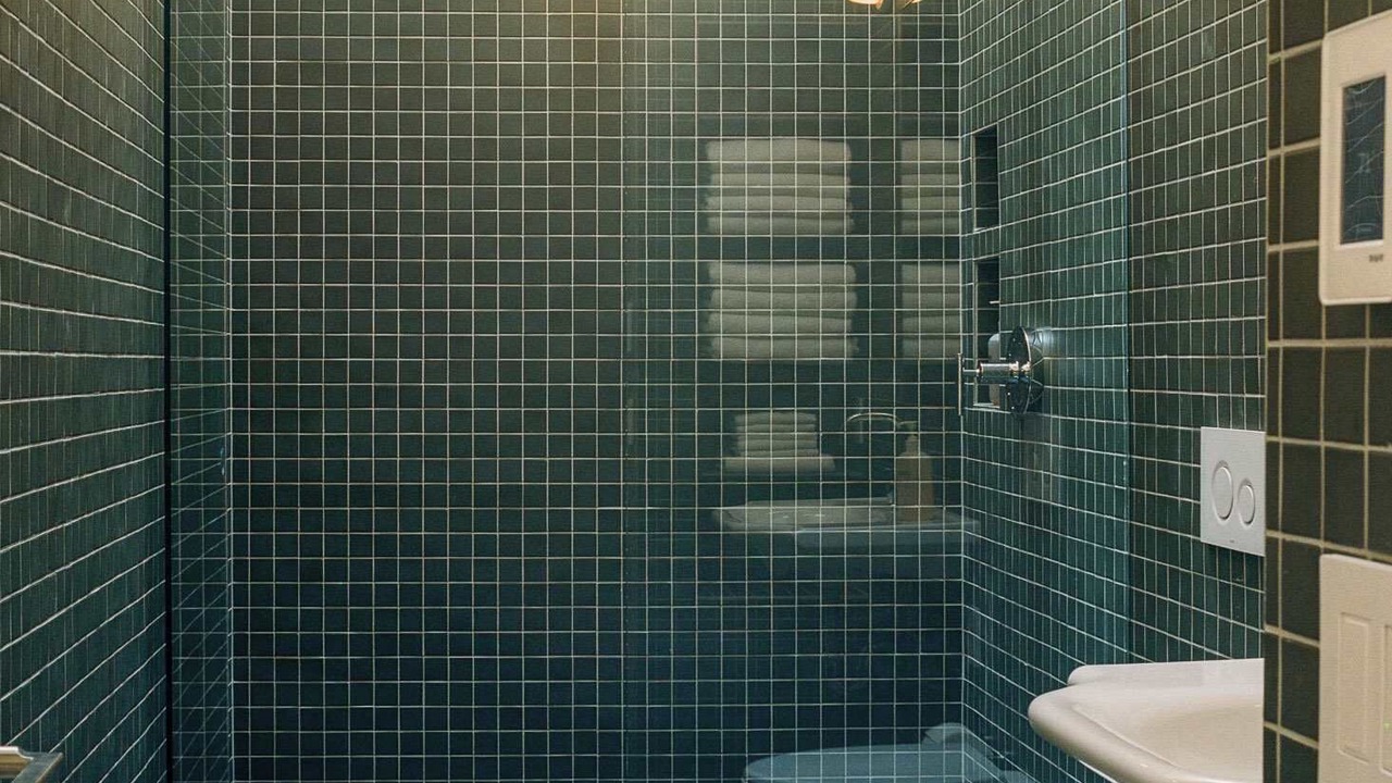 Photo of Bathroom in Maple City