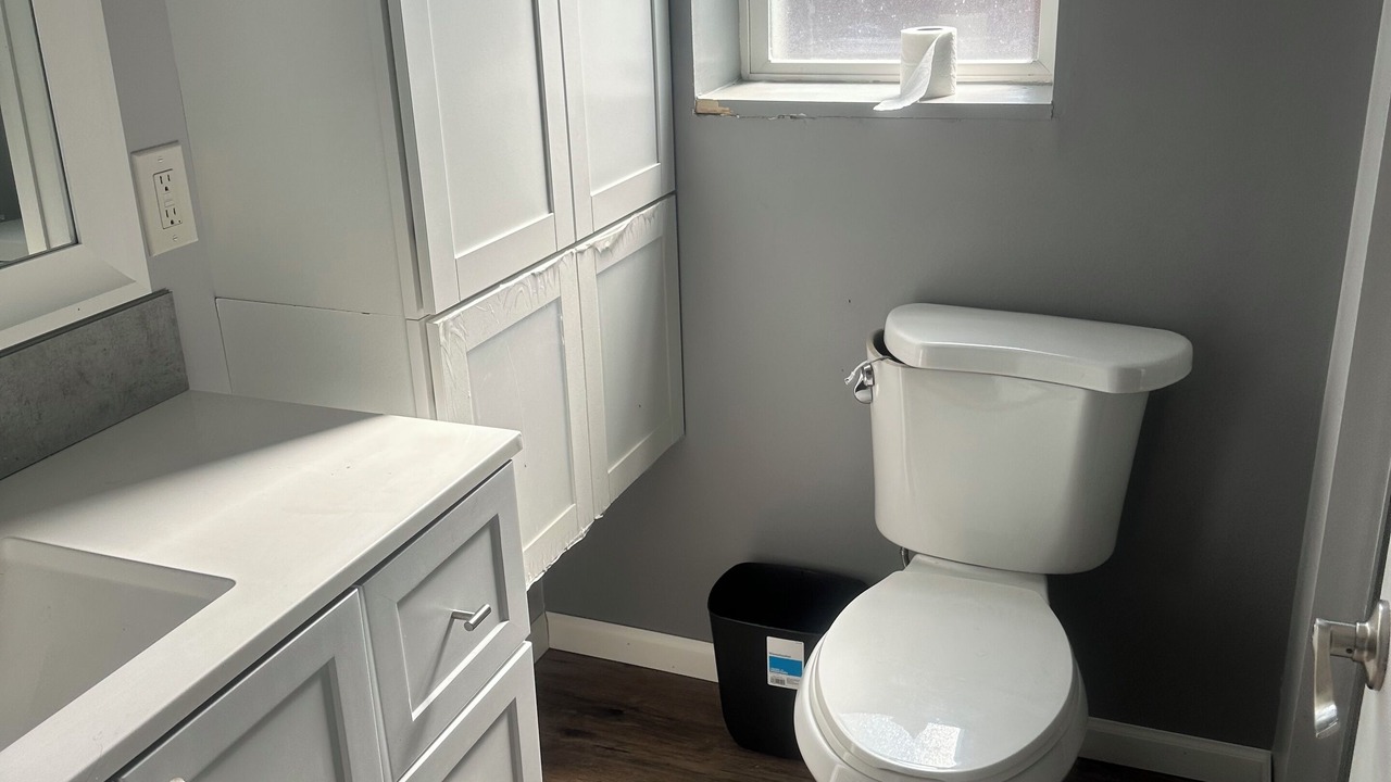 Photo of Bathroom in Lindenwood Park