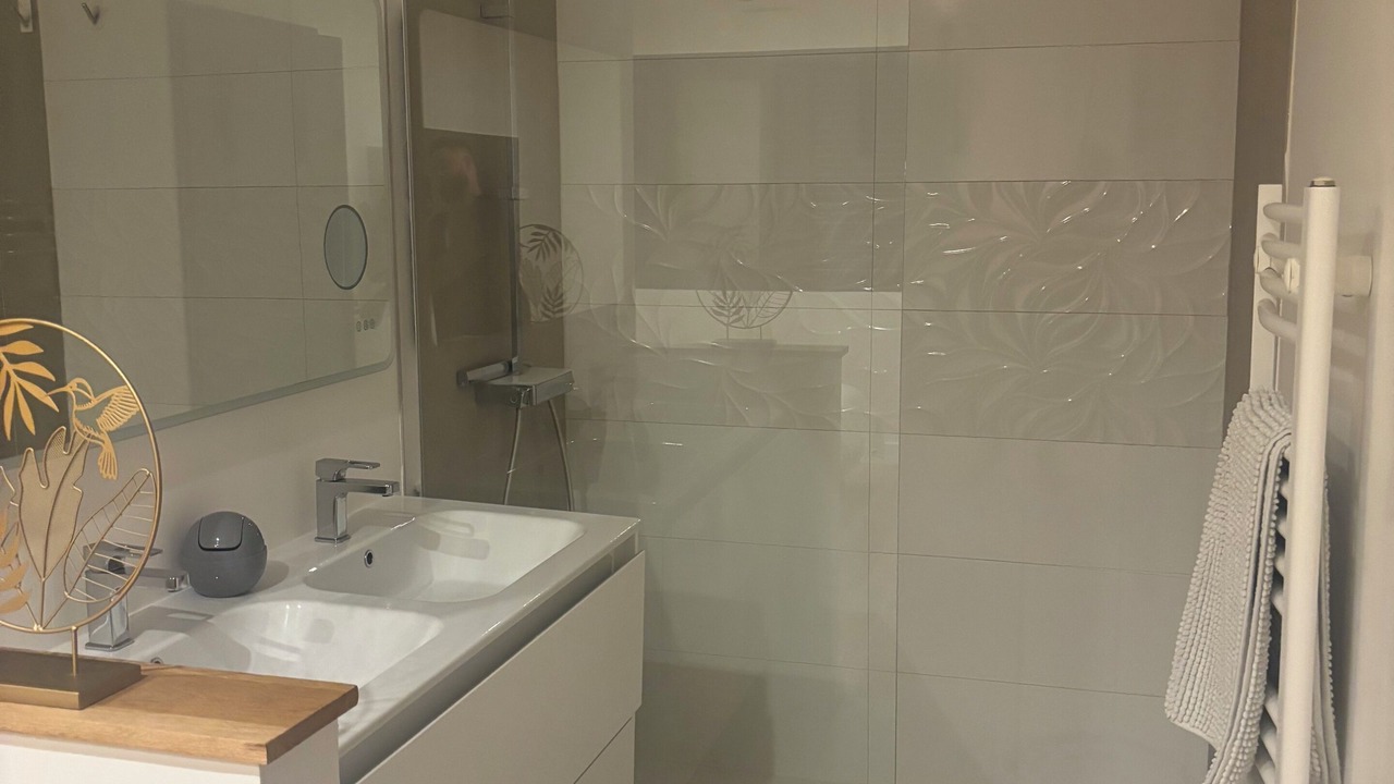 Photo of Bathroom in Croignon