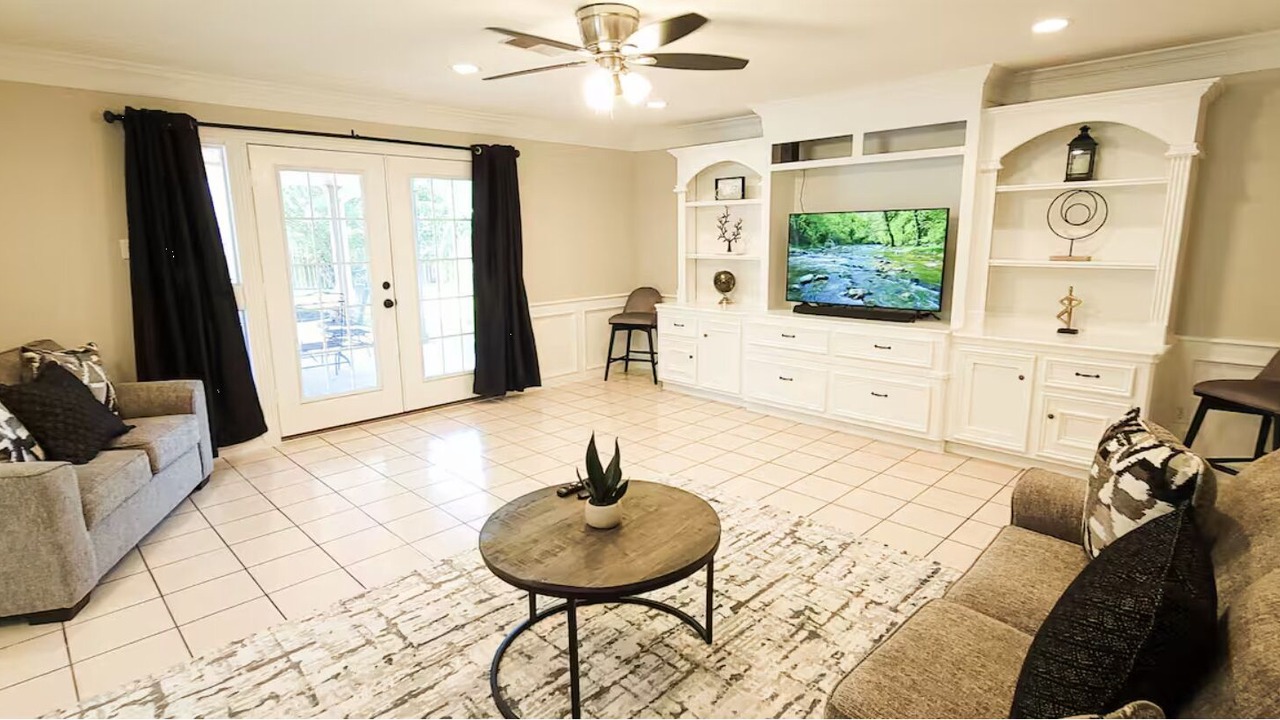 Photo of Livingroom in Southeast Houston