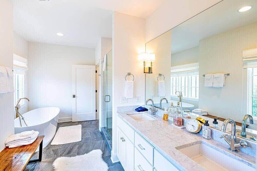 Photo of Bathroom in Hillsboro West End