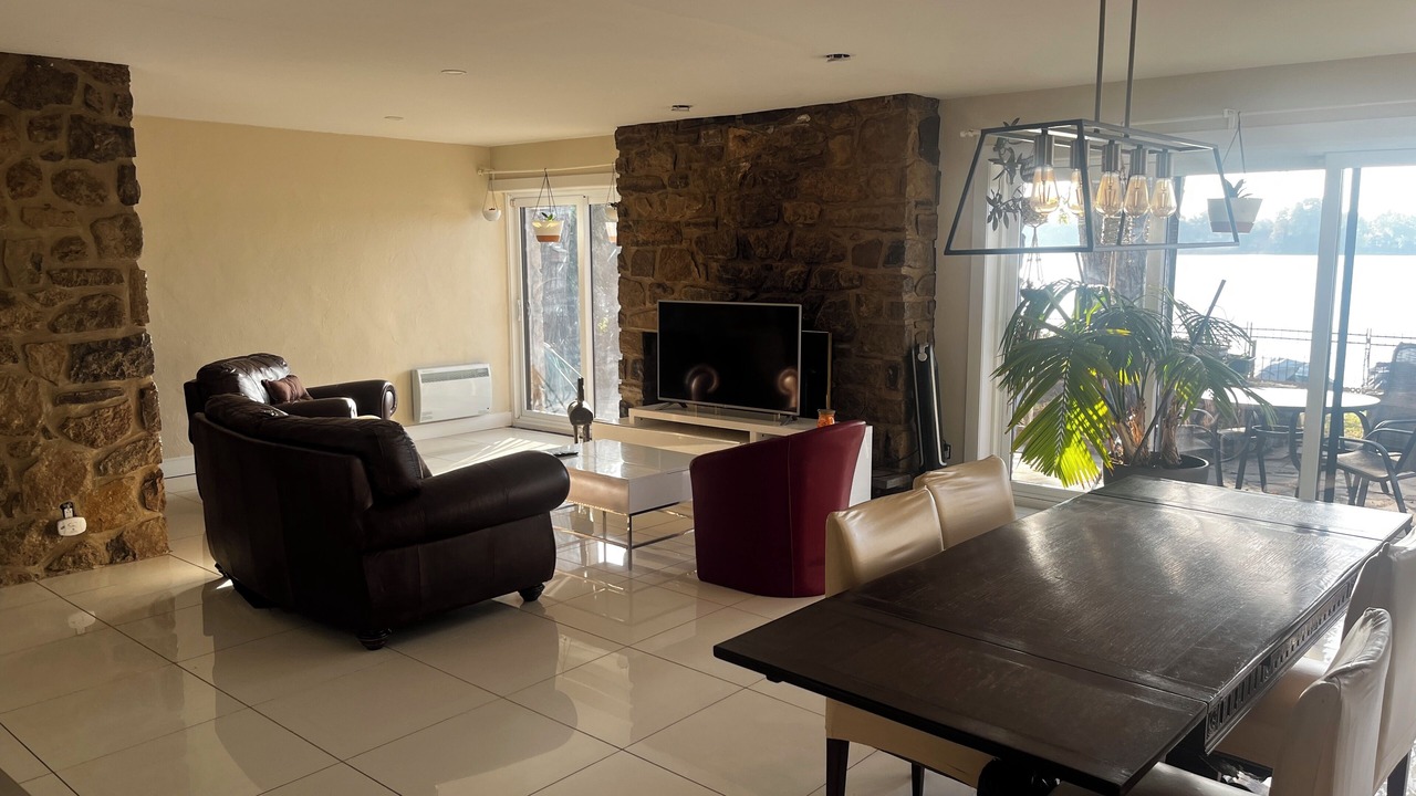 Photo of Livingroom in Laval-des-Rapides