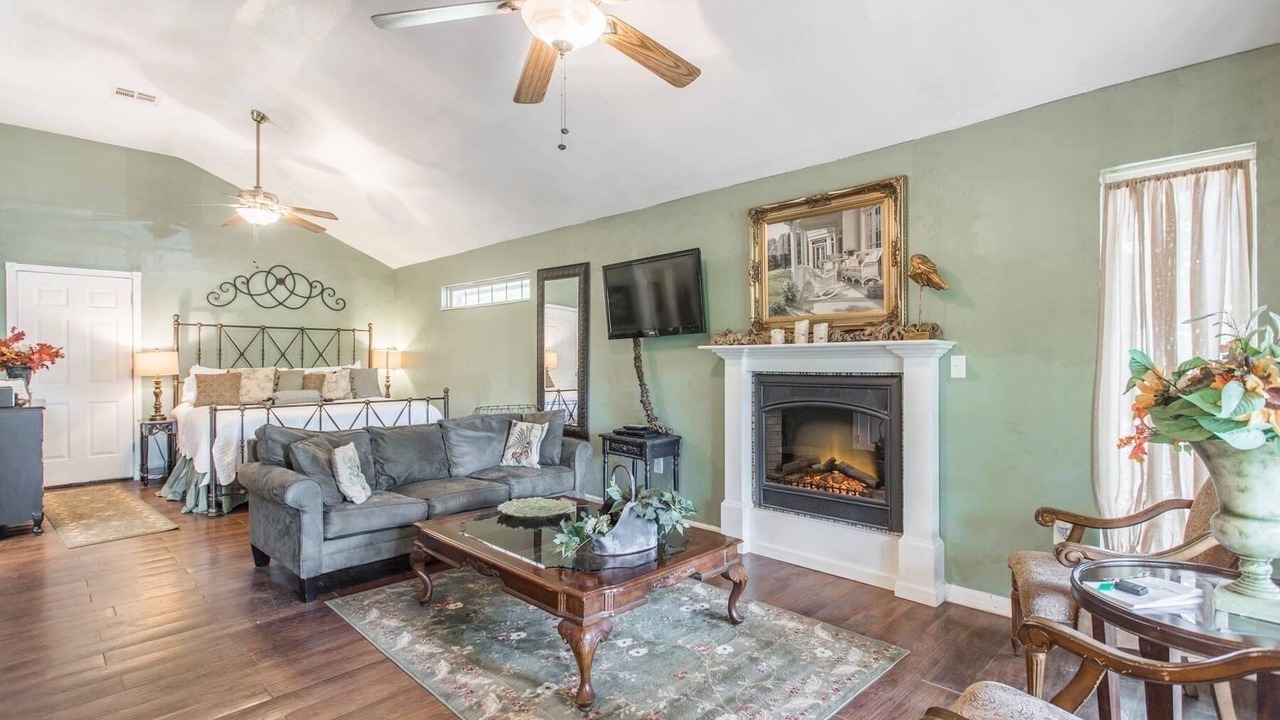 Photo of Livingroom in Guthrie