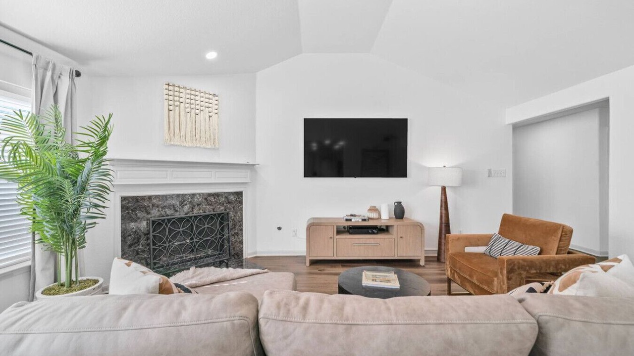 Photo of Livingroom in Grogan's Mill