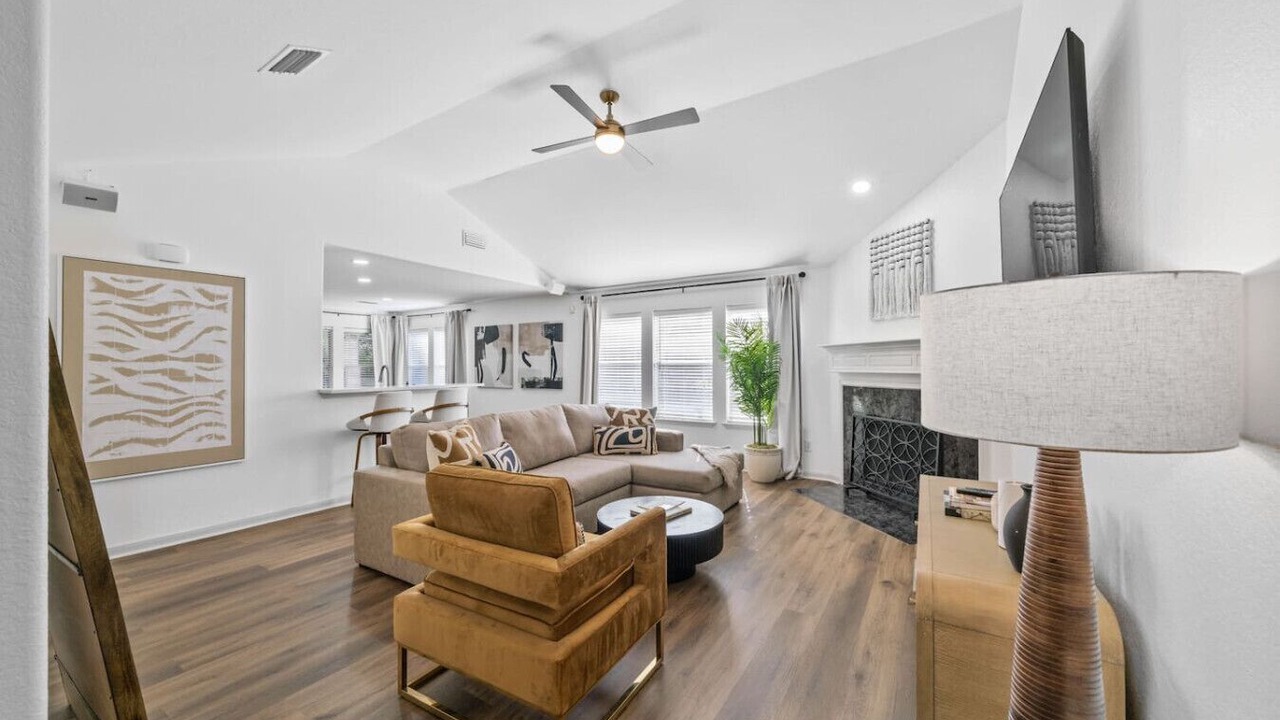 Photo of Livingroom in Grogan's Mill