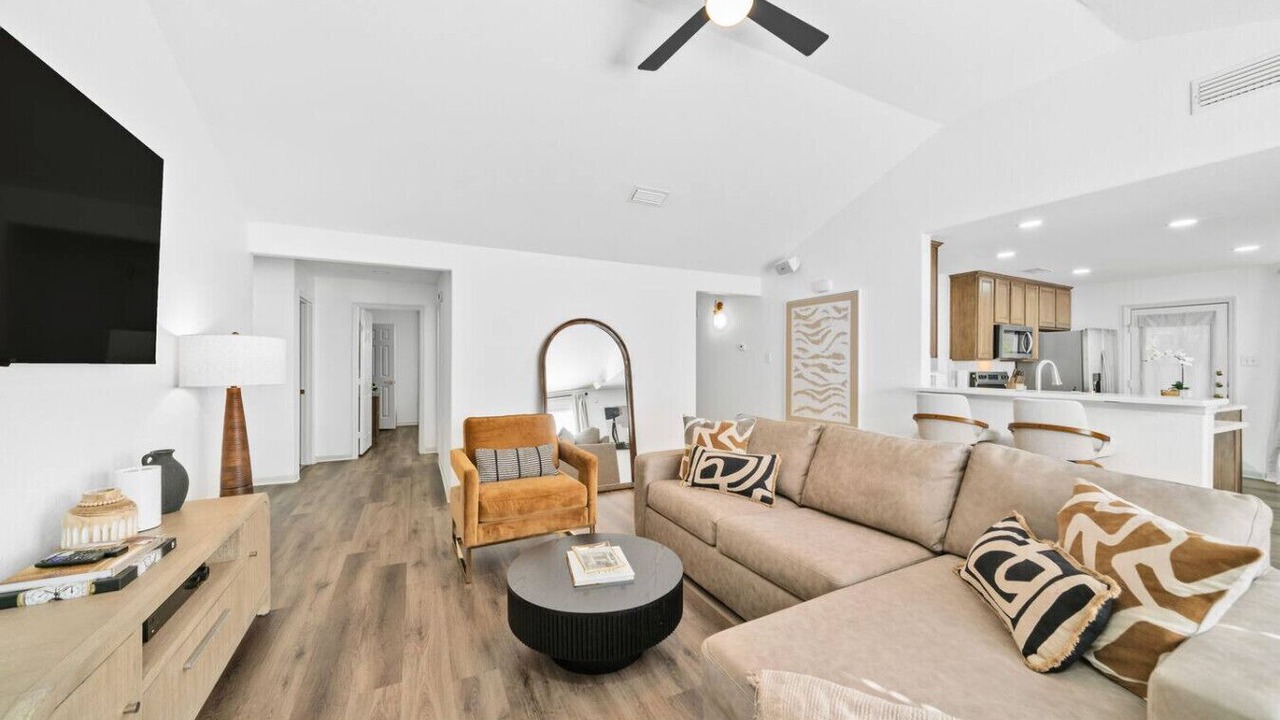 Photo of Livingroom in Grogan's Mill
