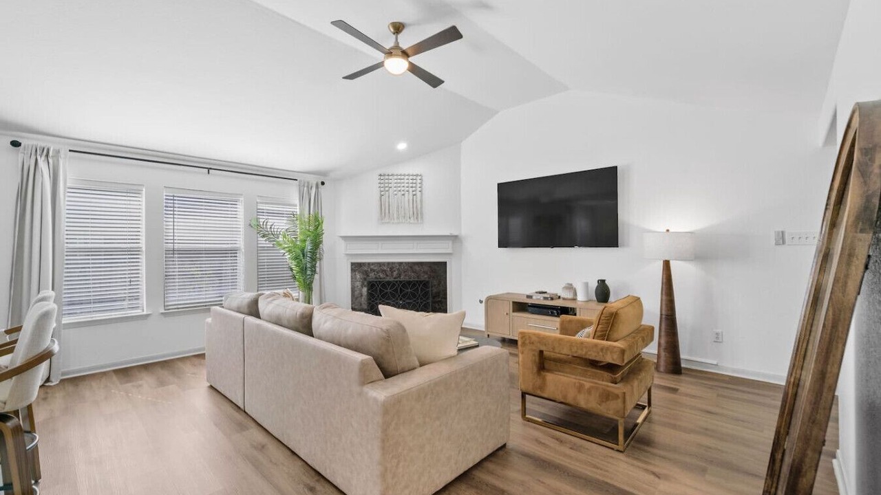 Photo of Livingroom in Grogan's Mill
