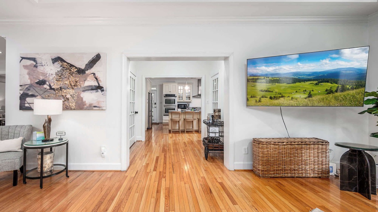 Photo of Livingroom in Chapel Hill