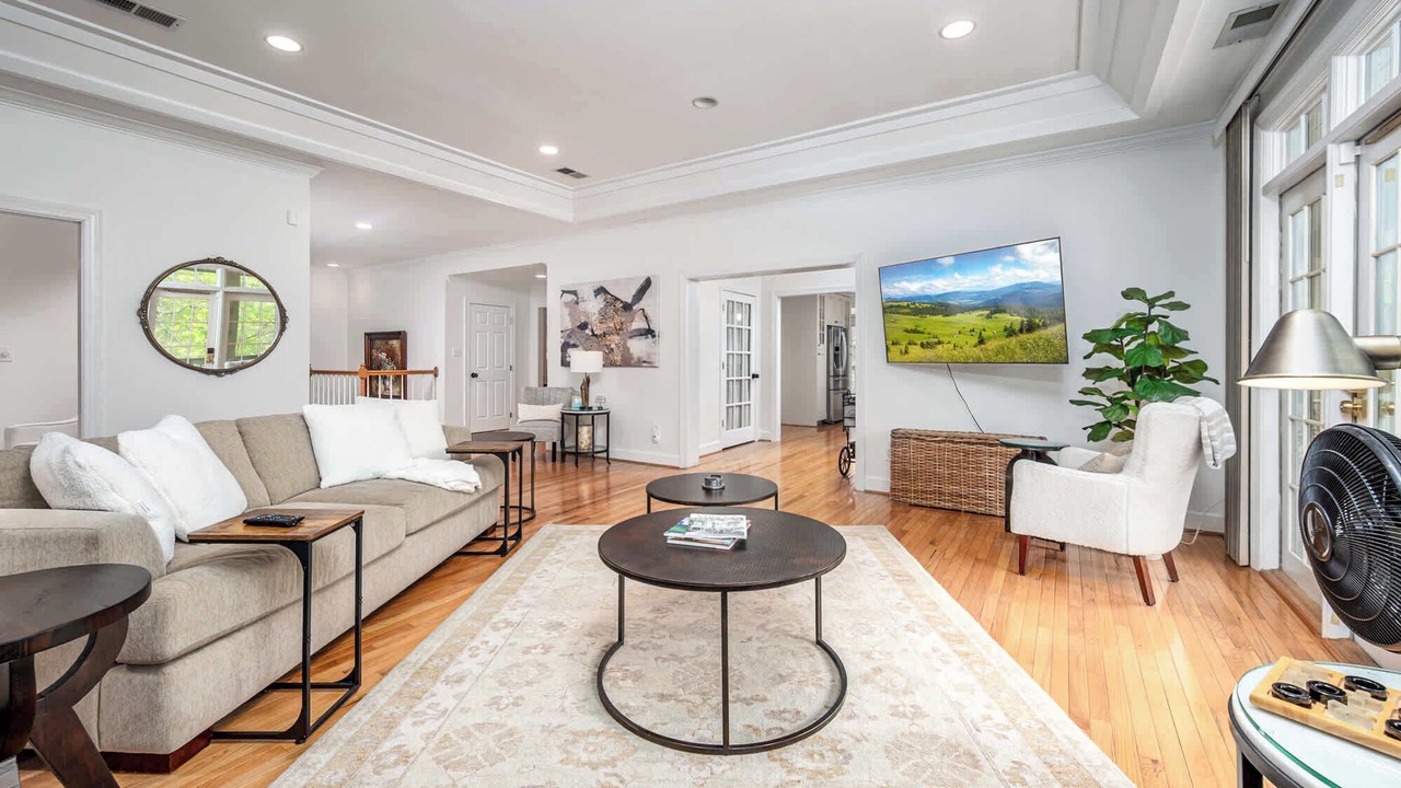 Photo of Livingroom in Chapel Hill
