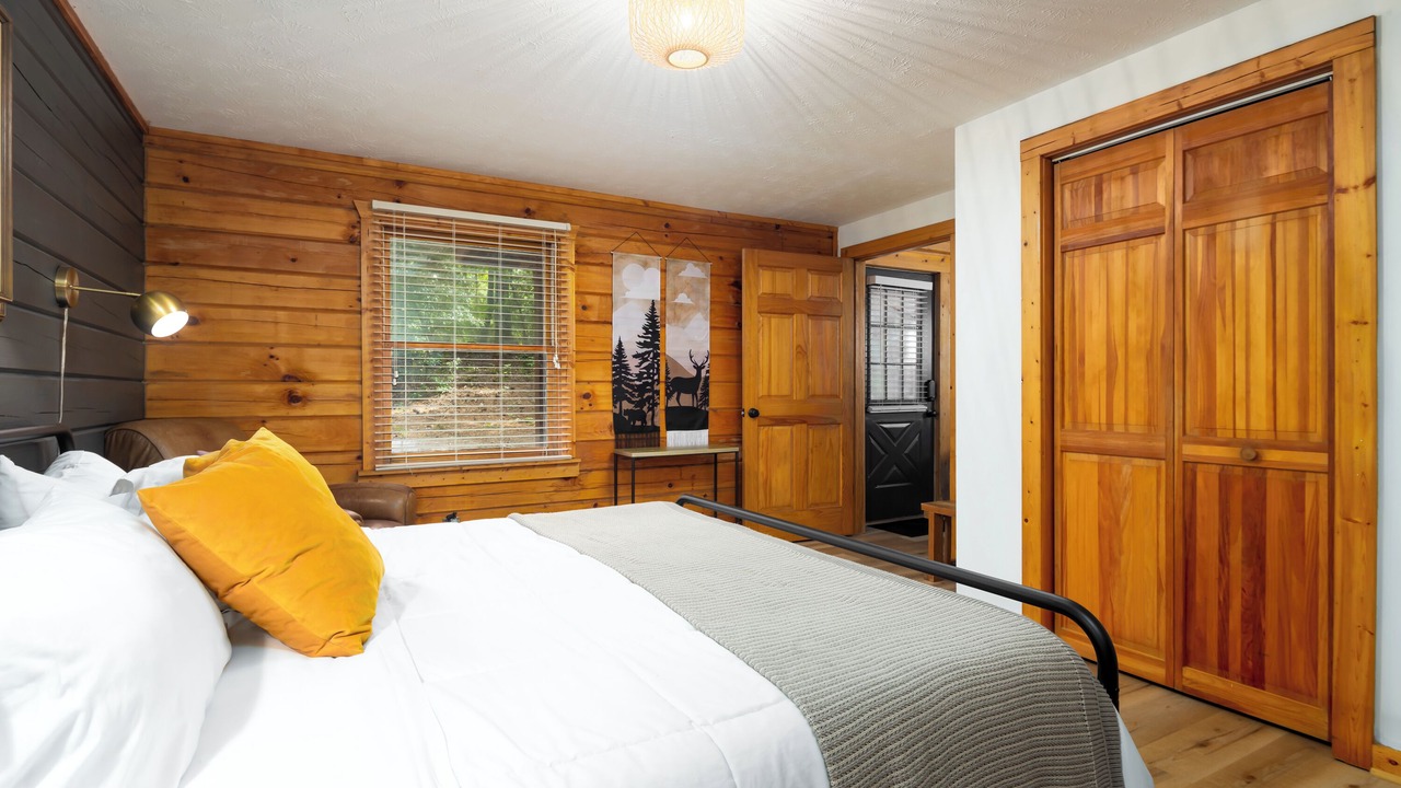Photo of Bedroom in Pine Mountain