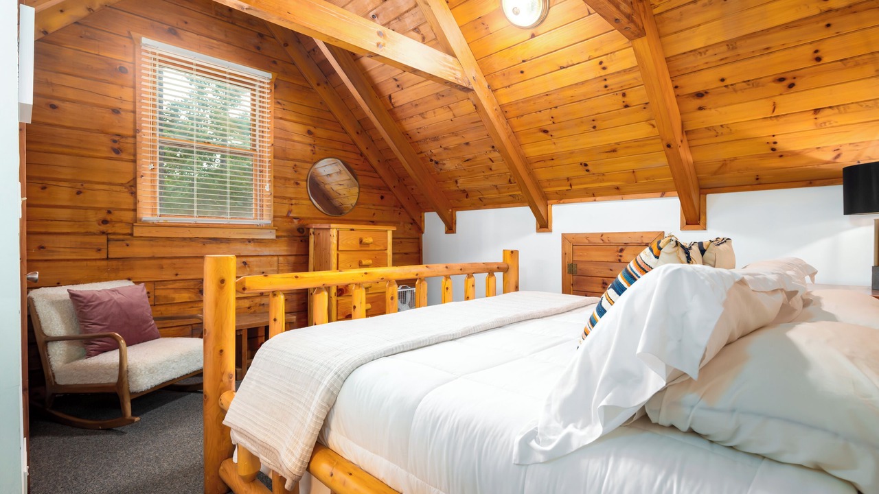 Photo of Bedroom in Pine Mountain