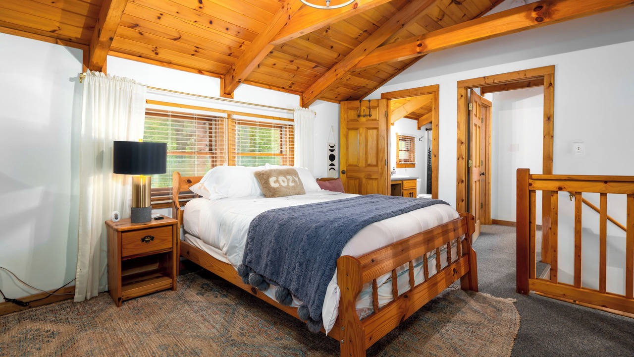 Photo of Bedroom in Pine Mountain