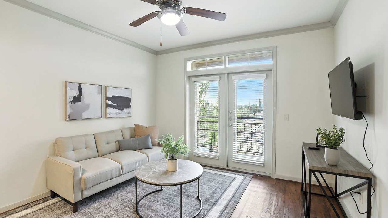 Photo of Livingroom in South Main