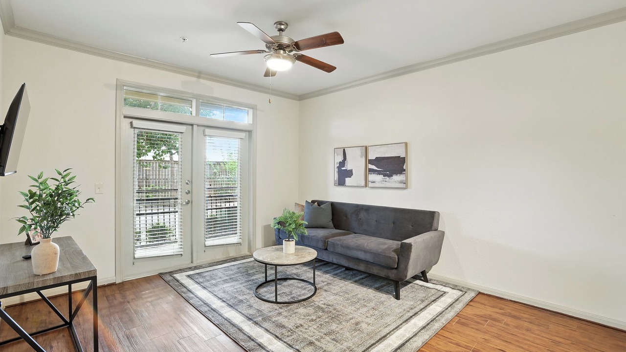 Photo of Livingroom in South Main