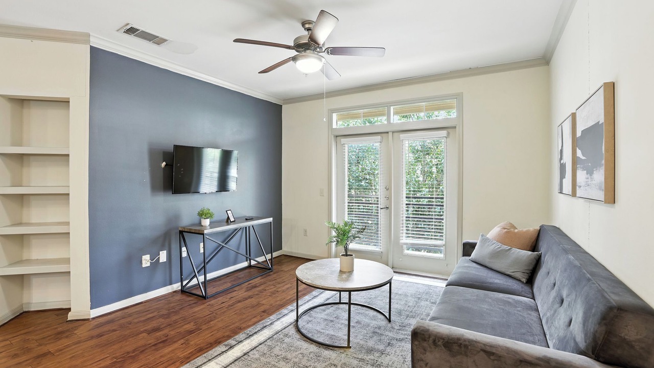 Photo of Livingroom in South Main