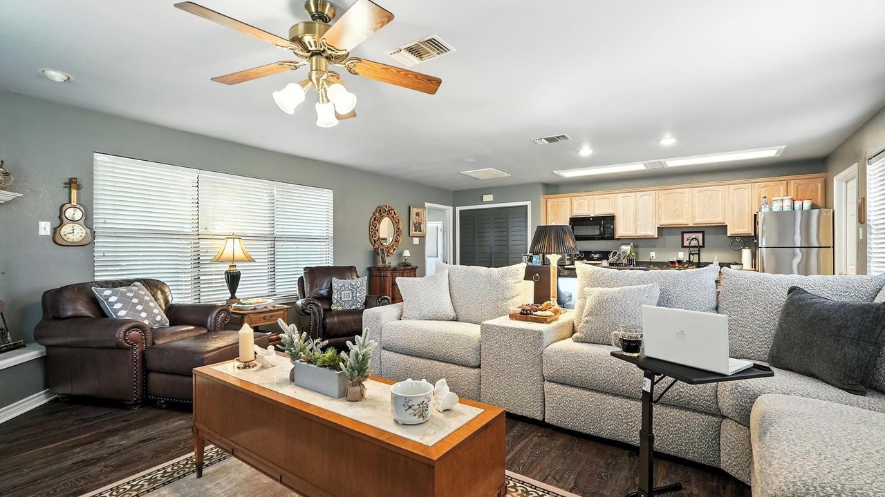 Photo of Livingroom in Sweetwater
