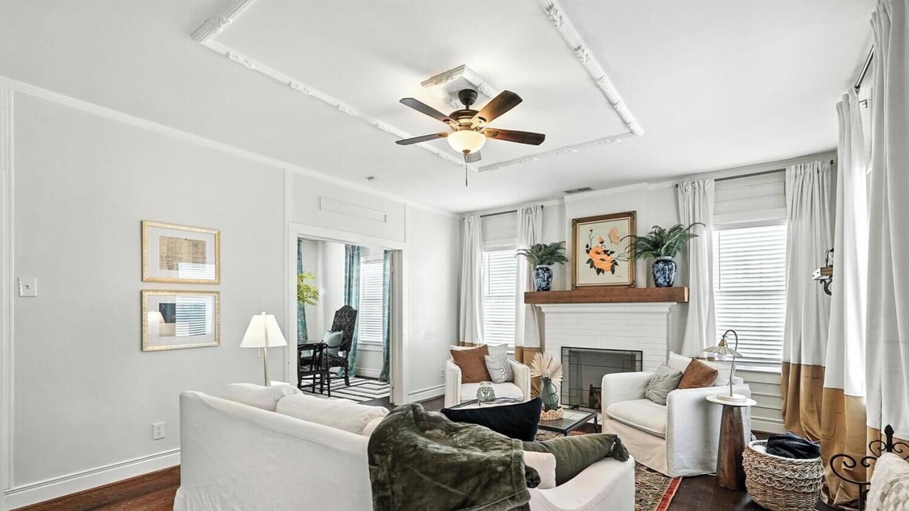 Photo of Livingroom in Sayles Blvd. Area