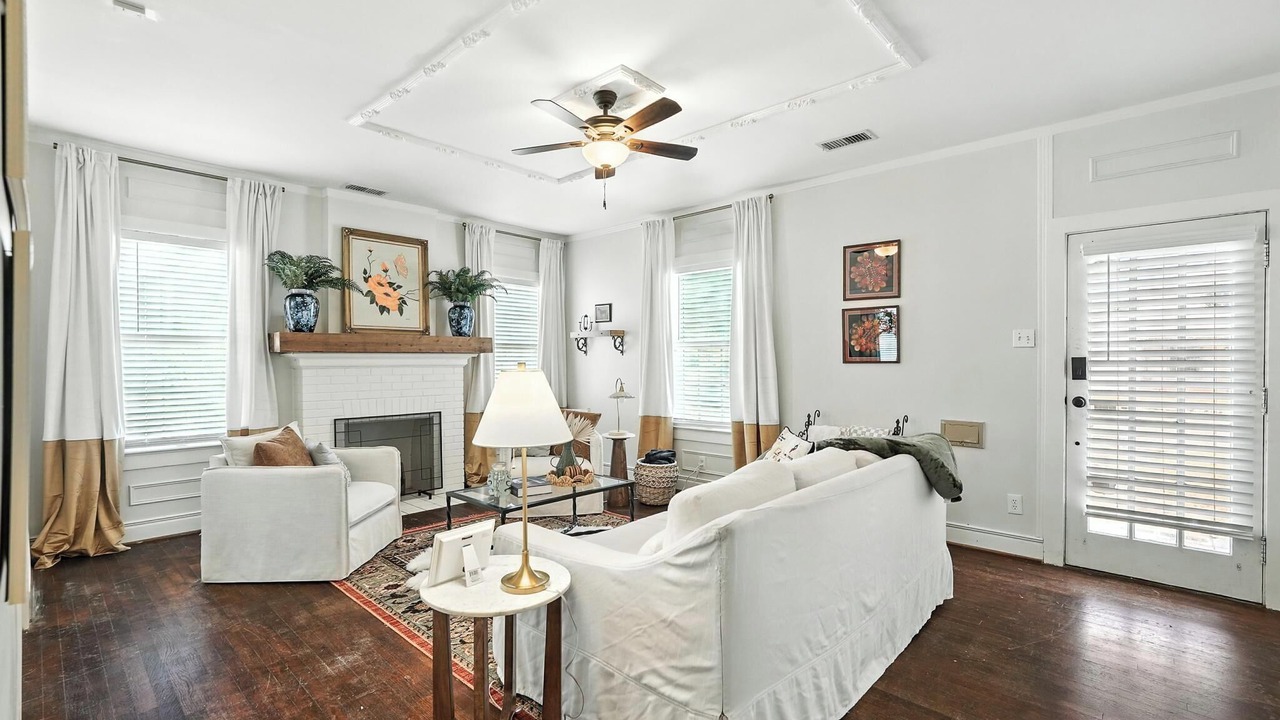 Photo of Livingroom in Sayles Blvd. Area