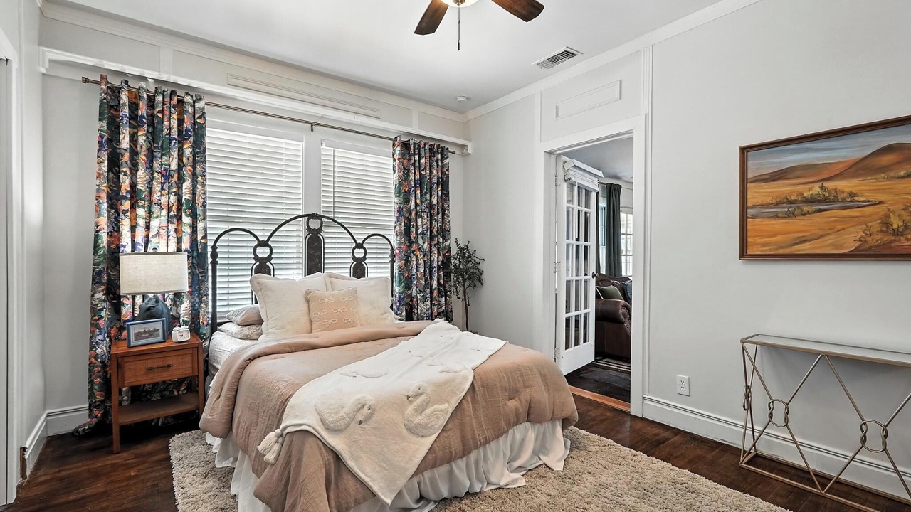 Photo of Bedroom in Sayles Blvd. Area