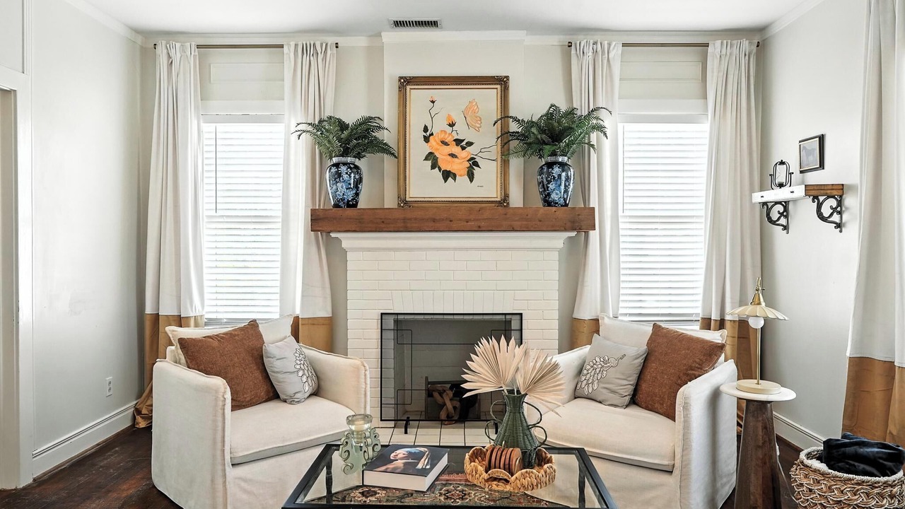 Photo of Livingroom in Sayles Blvd. Area