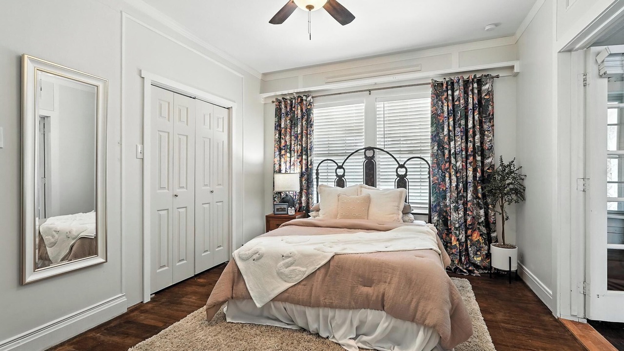 Photo of Bedroom in Sayles Blvd. Area
