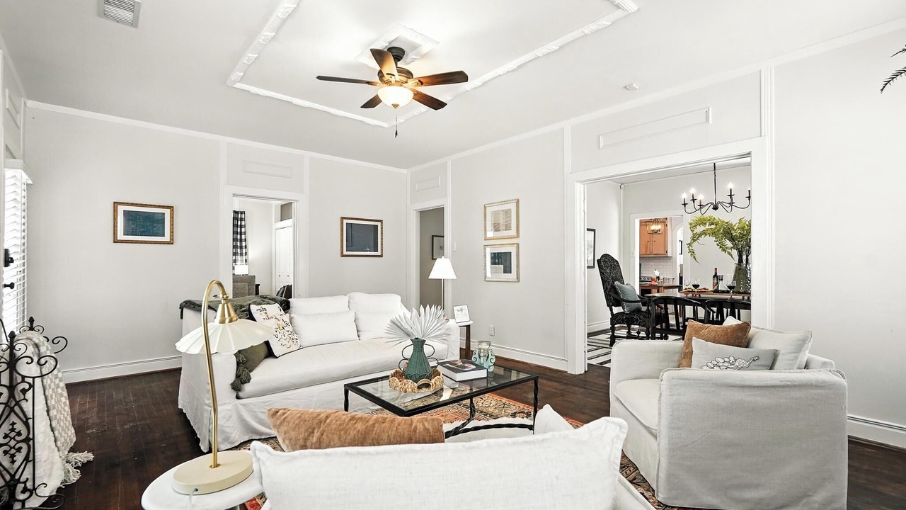 Photo of Livingroom in Sayles Blvd. Area