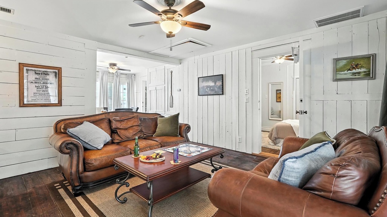 Photo of Livingroom in Sayles Blvd. Area
