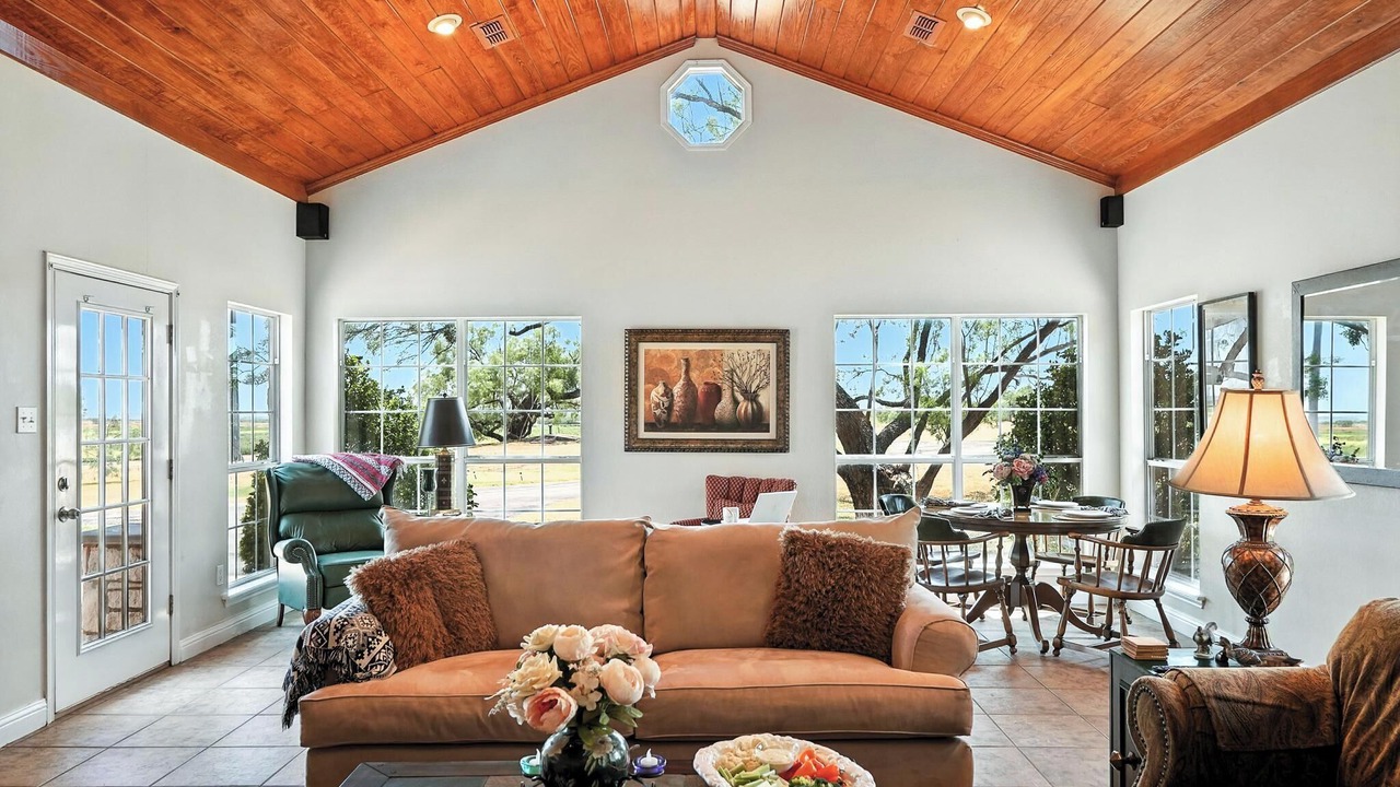 Photo of Livingroom in Sweetwater