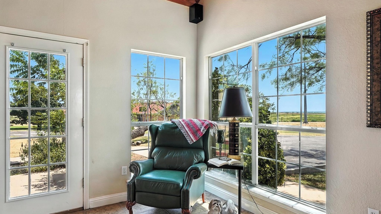 Photo of Livingroom in Sweetwater
