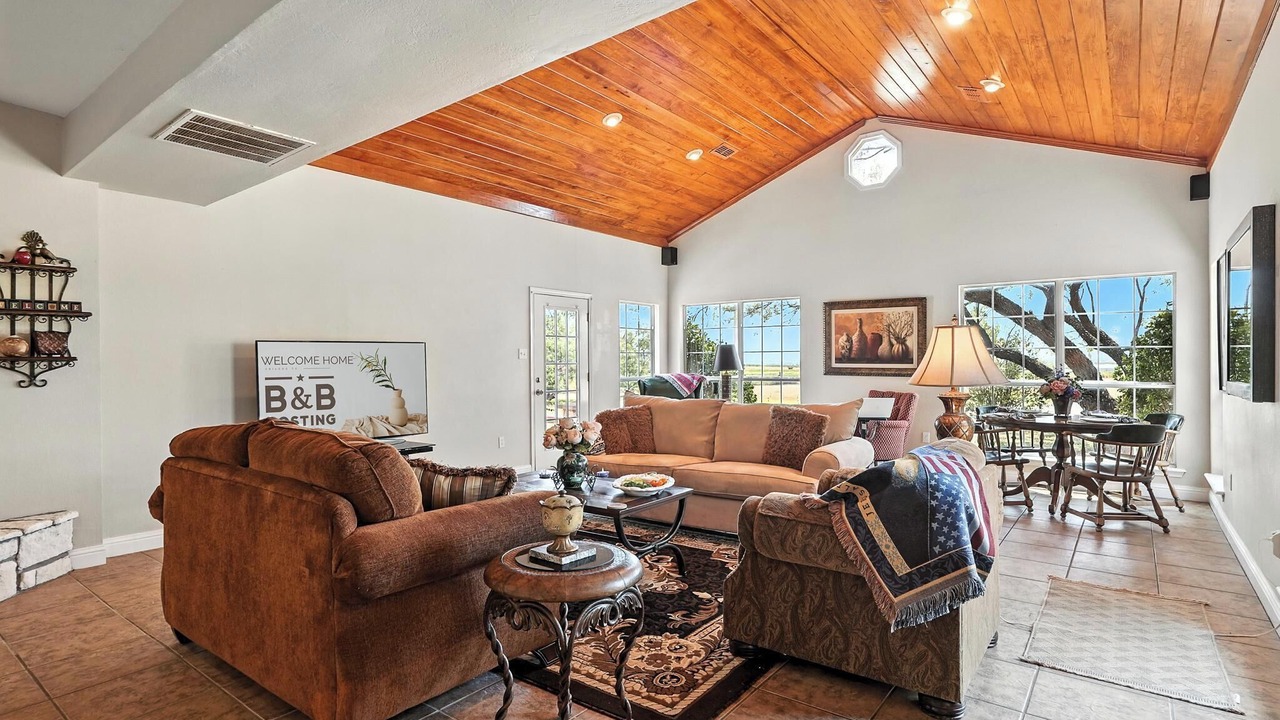 Photo of Livingroom in Sweetwater