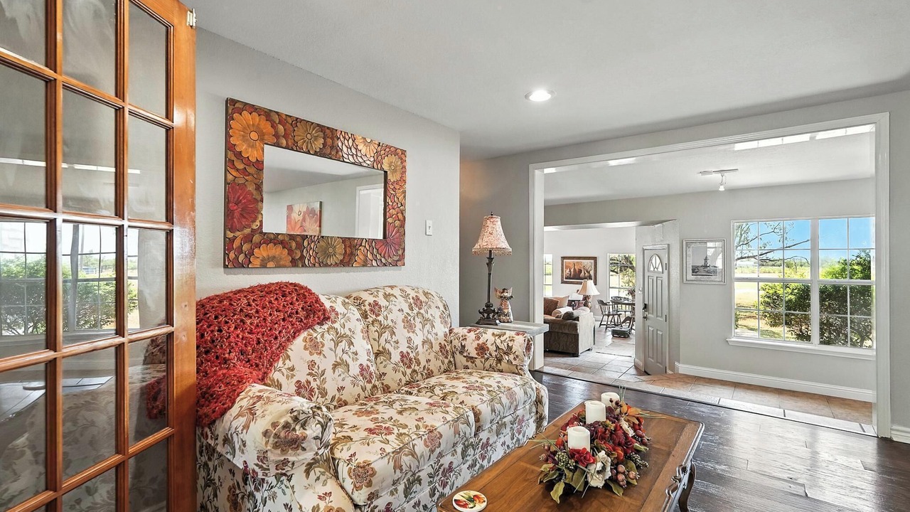 Photo of Livingroom in Sweetwater