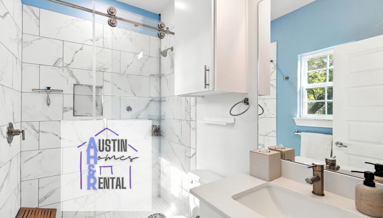 Photo of Bathroom in Montopolis