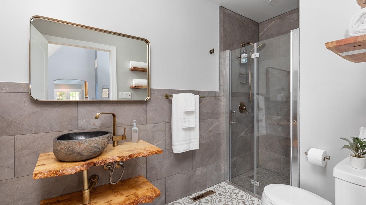 Photo of Bathroom in Luray