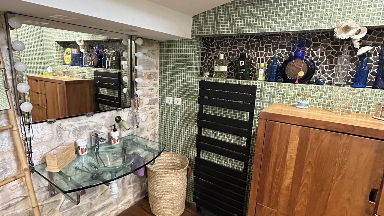 Photo of Bathroom in Lunel