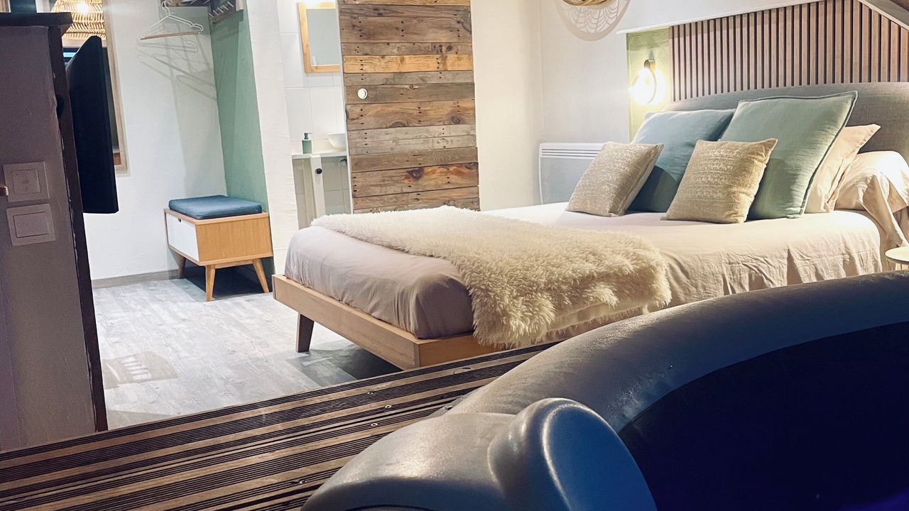 Photo of Bedroom in Croix-Caluyau