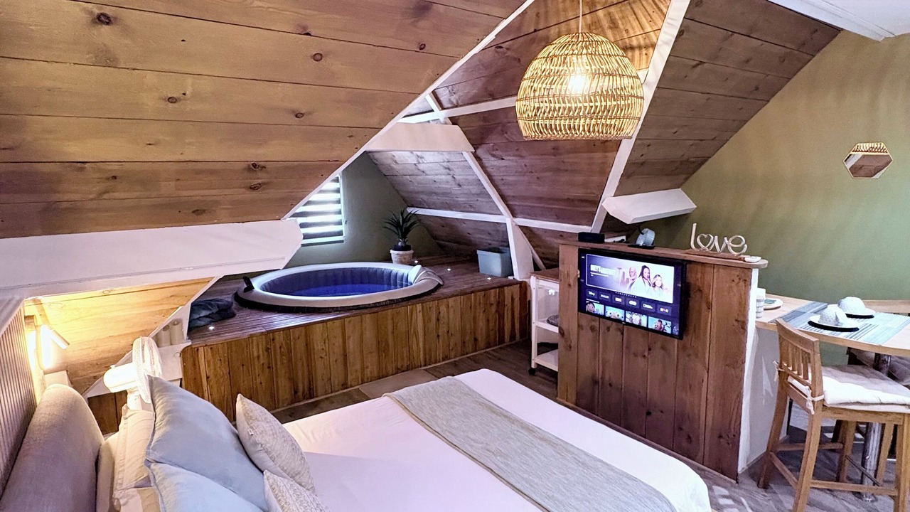 Photo of Bedroom in Croix-Caluyau