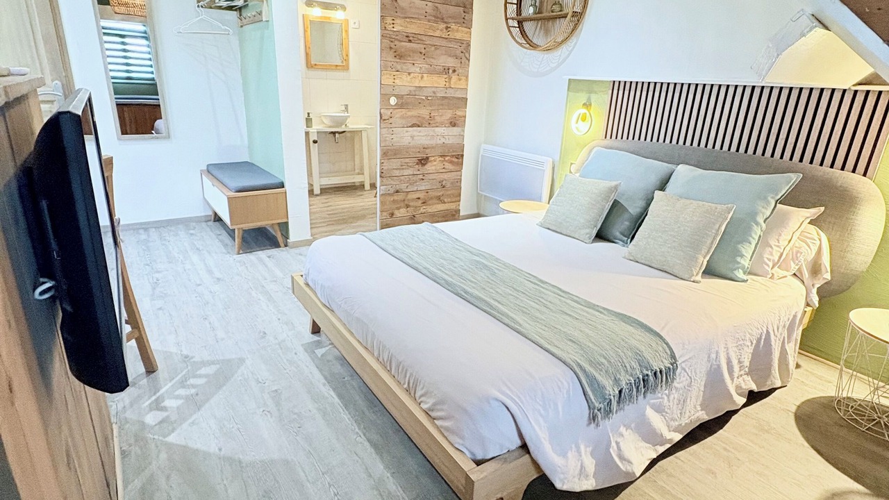 Photo of Bedroom in Croix-Caluyau