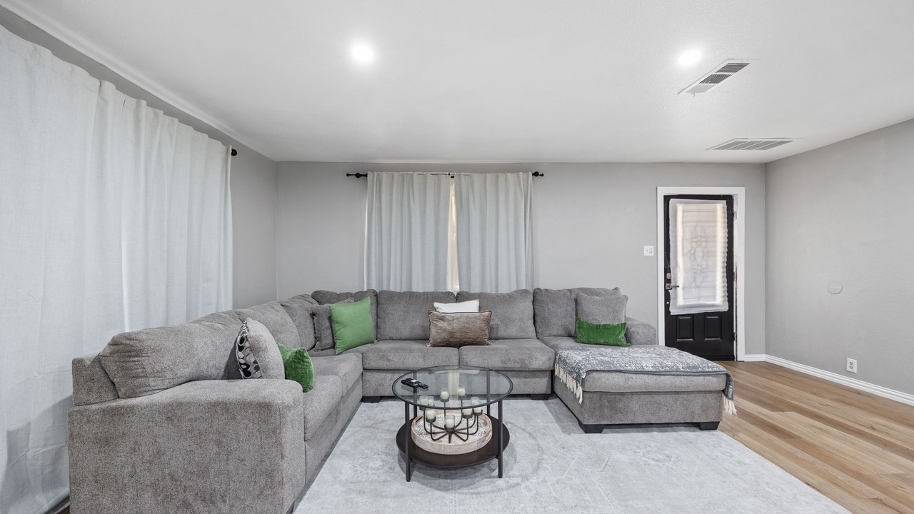 Photo of Livingroom in West Dallas