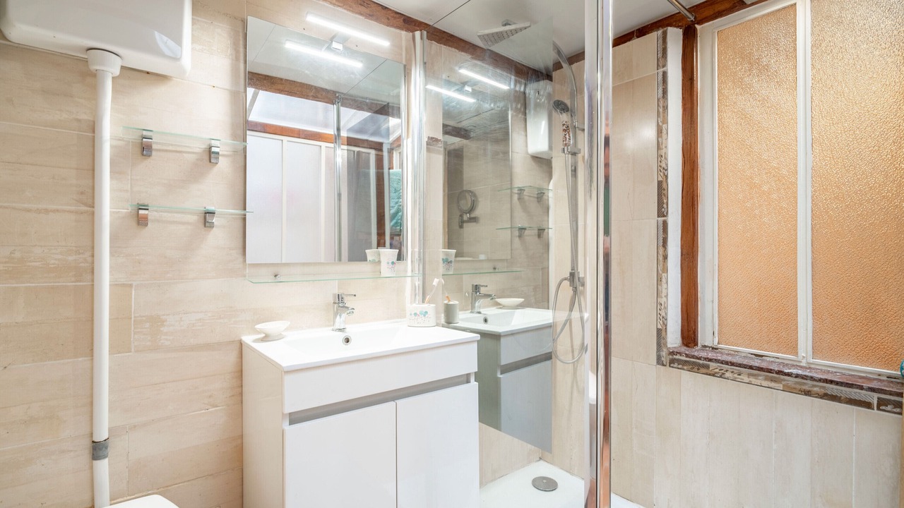 Photo of Bathroom in Cuxac-dʼAude