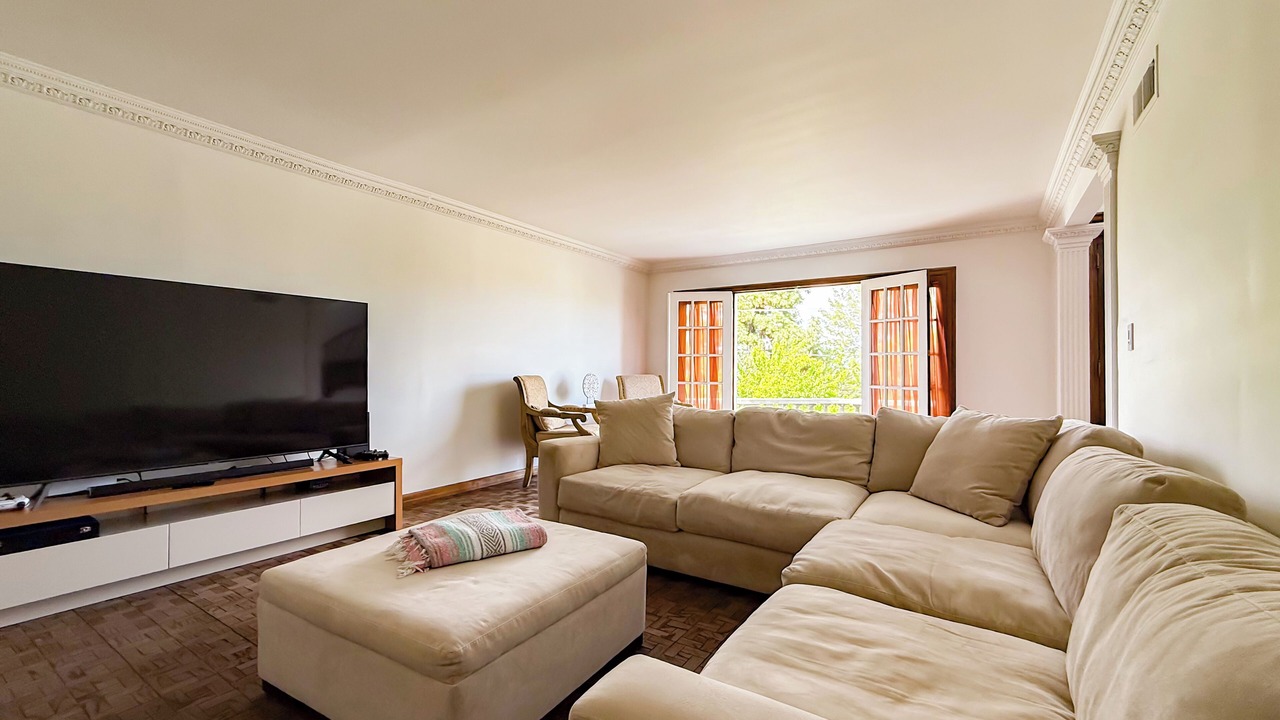 Photo of Livingroom in Sherman Oaks