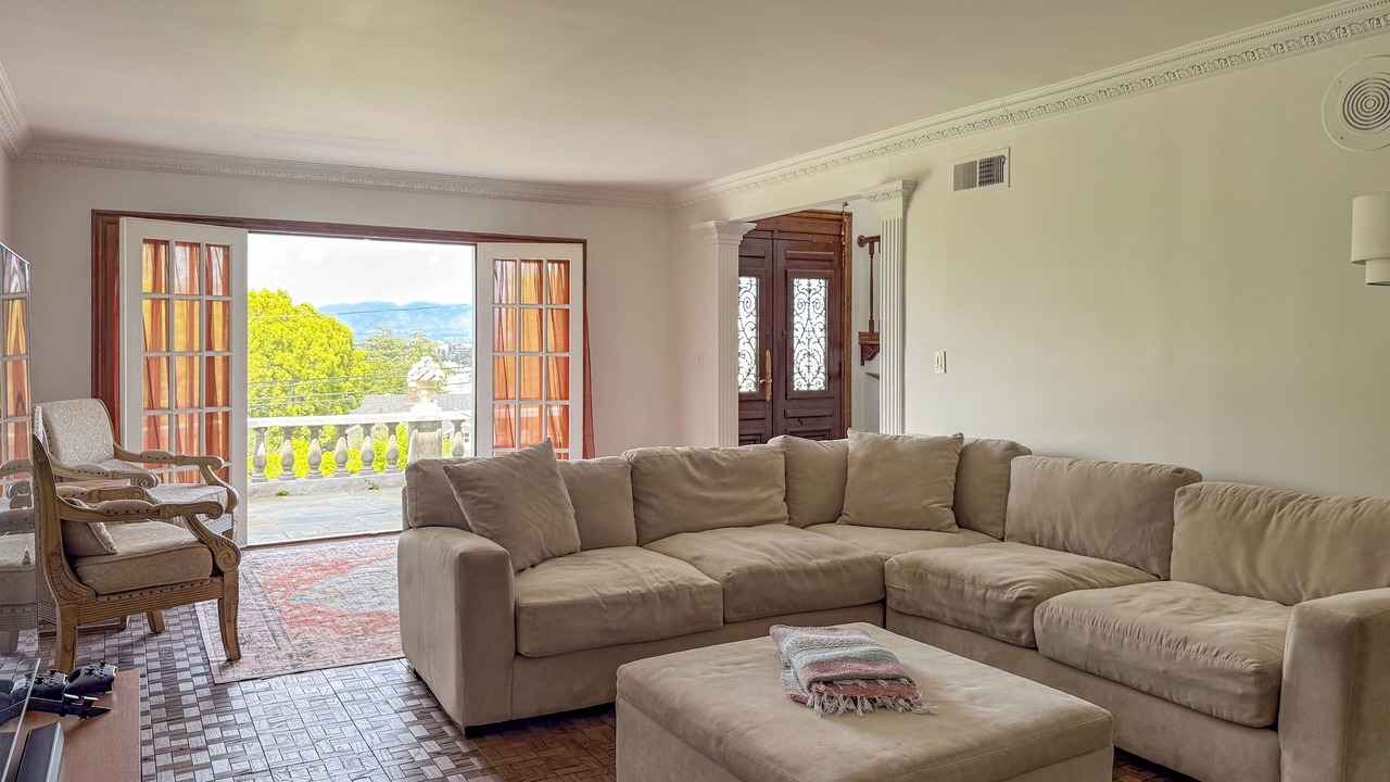 Photo of Livingroom in Sherman Oaks