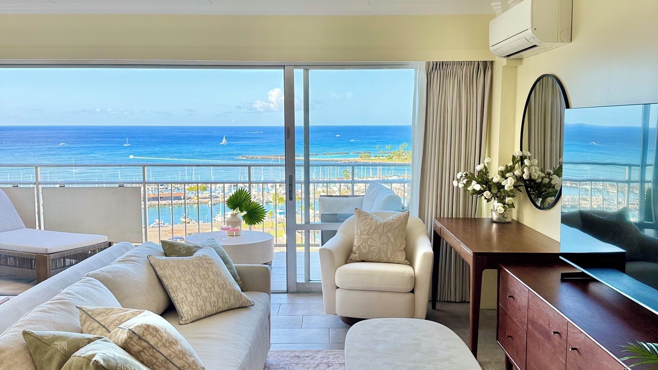 Photo of Livingroom in Waikiki