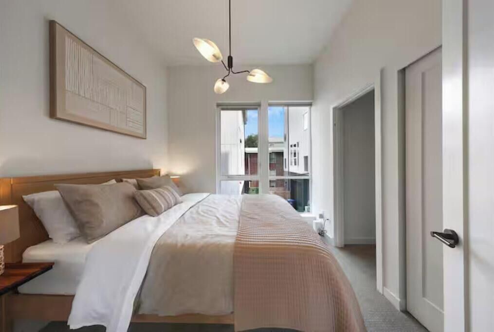 Photo of Bedroom in Broadway